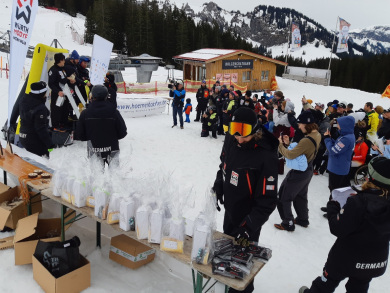 Galerie: Aktivitäten rund um den Skiclub - Paralympics 2024: Snowboard Europa- und Weltcup Helferteam