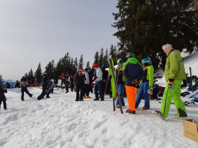 Galerie: Aktivitäten rund um den Skiclub - Paralympics 2024: Snowboard Europa- und Weltcup Helferteam