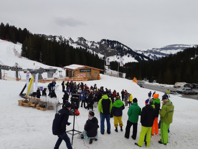 Galerie: Aktivitäten rund um den Skiclub - Paralympics 2024: Snowboard Europa- und Weltcup Helferteam