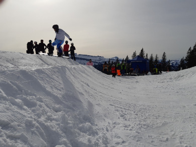 Galerie: Aktivitäten rund um den Skiclub - Paralympics 2024: Snowboard Europa- und Weltcup Helferteam